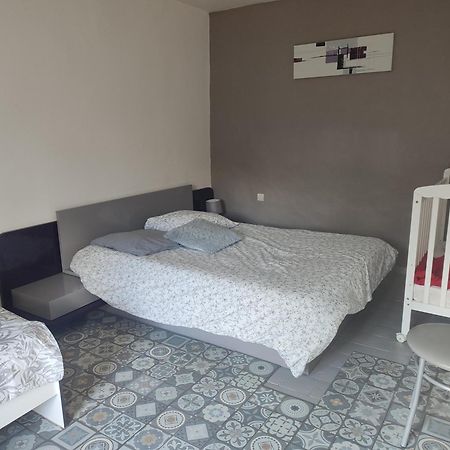 Maison Plain Pied, 2 Chambres, Longere Typique , Fraiche, Dans Bourg Avec Tous Commerces Luçay-le-Mâle Exterior foto
