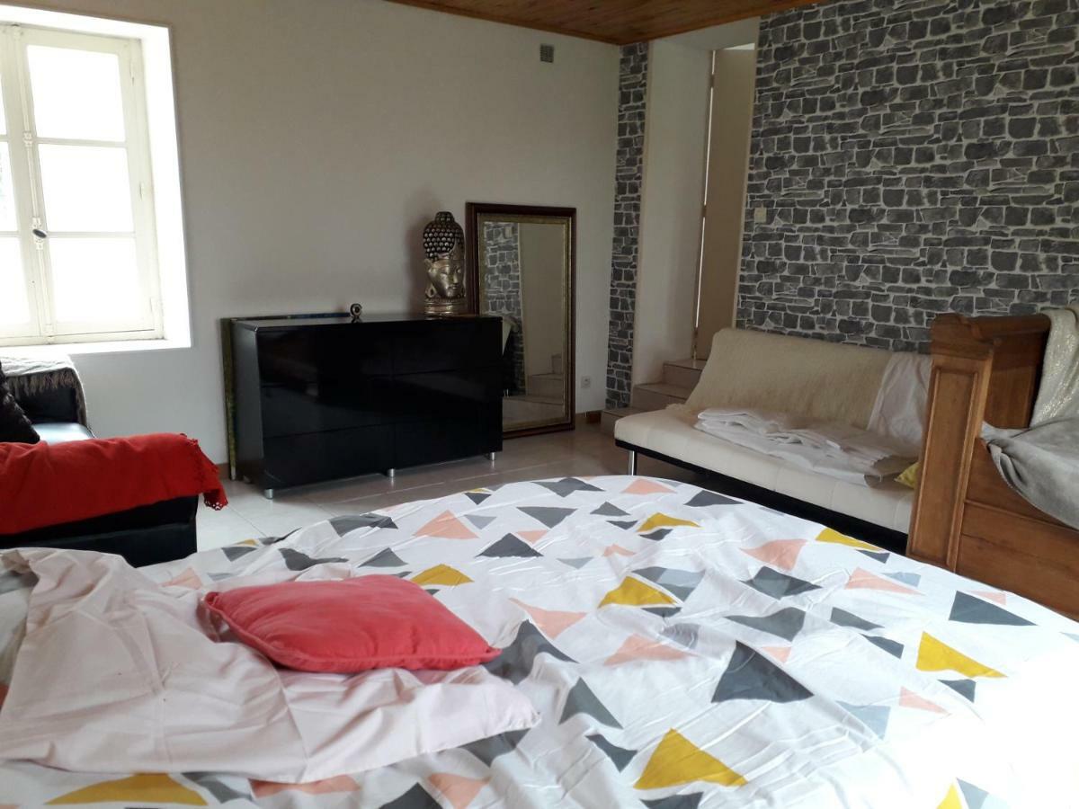 Maison Plain Pied, 2 Chambres, Longere Typique , Fraiche, Dans Bourg Avec Tous Commerces Luçay-le-Mâle Exterior foto